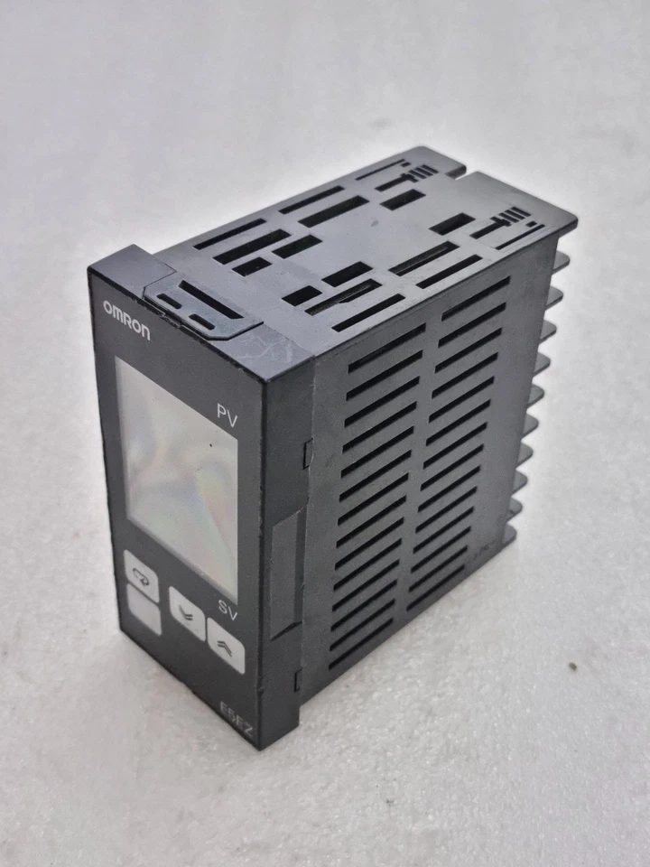 1 PCS Omron E5EZ-C3T Temperature Controller 100 to 240 Vac E5EZC3T(USED WORKING)